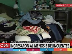 Les robaron y los torturaron con una plancha