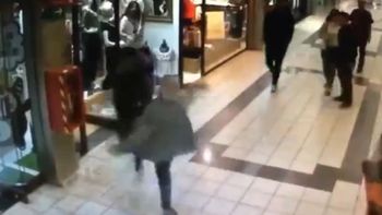 Un abuelo detiene a un delincuente de una patada Un abuelo detiene a un delincuente de una patada