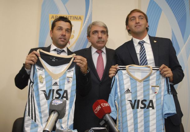 Santiago Capurro fue presentado como entrenador de Las Leonas