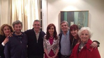 la foto de cristina kirchner junto con estela de carlotto y su nieto la foto de cristina kirchner junto con estela de carlotto y su nieto