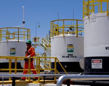 Detienen a un ex director de Petrobras por el escándalo de corrupción