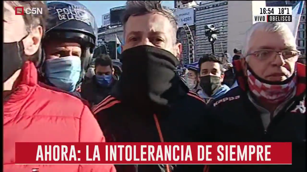 VIDEO: Volvieron a agredir al móvil de C5N en el Obelisco