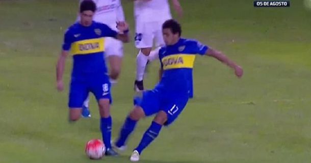 De no creer: no lo expulsaron, pero Pablo Pérez lesionó a un compañero