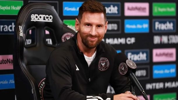 Descubren una asombrosa habilidad de Lionel Messi para doblar camisetas y es viral