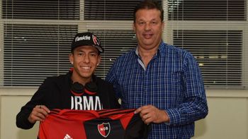 Brian Sarmiento fue presentado en Newells Brian Sarmiento fue presentado en Newells