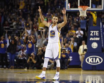 El base de los Warriors sigue haciendo historia