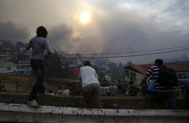 Ascienden a 12.500 los damnificados y 2.900 las casas destruidas por el incendio en Chile