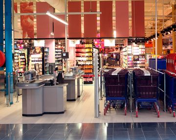 Lunes sin shoppings ni supermercados 