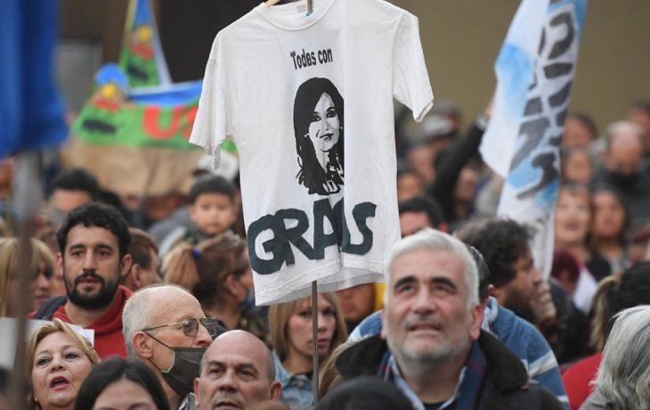 Novena jornada de vigilia frente a la casa de Cristina Kirchner
