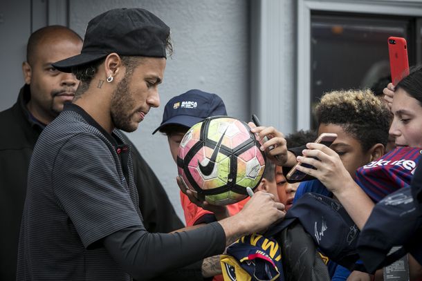 El brasileño sigue coqueteando con irse del Barcelona