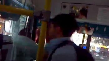 fuerte discusion entre un chofer y un pasajero fuerte discusion entre un chofer y un pasajero