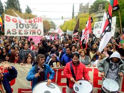 recordaron con una marcha al docente carlos fuentealba recordaron con una marcha al docente carlos fuentealba
