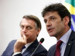 Bolsonaro junto el ahora ex ministro de Turismo. Foto: Emaisgoias