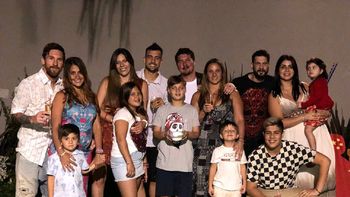 Lionel Messi y Antonela Roccuzzo con toda la familia Lionel Messi y Antonela Roccuzzo con toda la familia