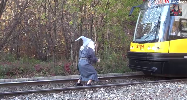 VIDEO: Fanáticos de El Señor de los Anillos paran un tren