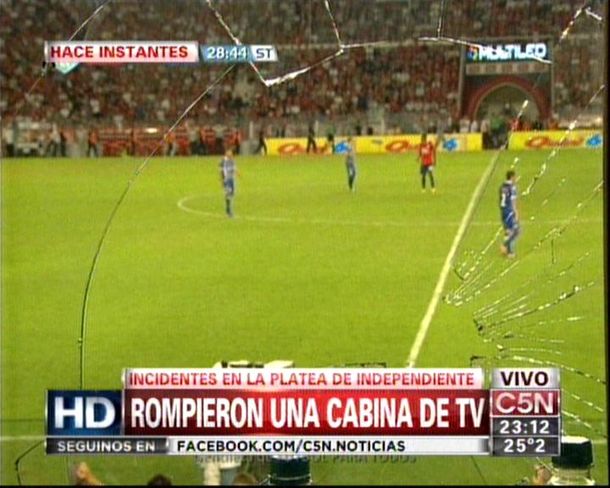 Un plateísta de Independiente rompió la cabina de Fútbol Para Todos