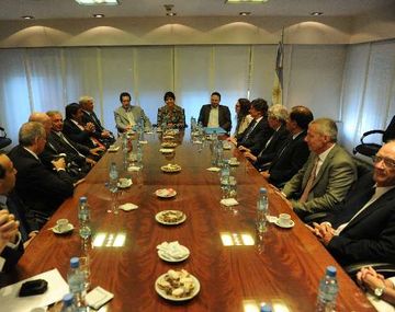 Bancos: no podrán aumentar más del 15% por sus servicios