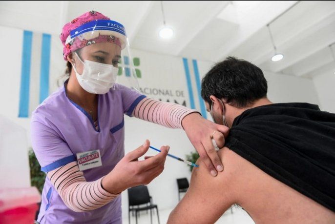 Ponen más que el cuerpo, ponen el alma, por eso convocan a un reconocimiento para los vacunadores