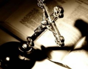 Un pastor evangélico simuló un exorcismo para violar a una mujer