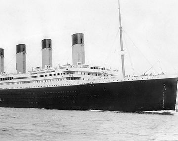 Un submarino inglés chocó contra el Titanic y lo ocultaron