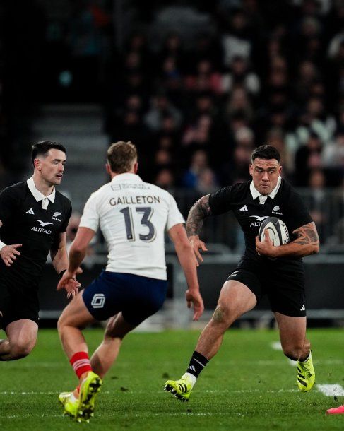 Nueva Zelanda derrotó a Francia en el primer test match de la serie de tres encuentros