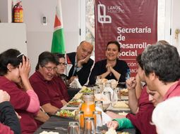 junto a michetti, grindetti visito un centro de dia en remedios de escalada junto a michetti, grindetti visito un centro de dia en remedios de escalada