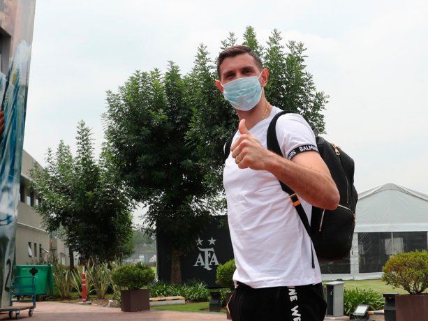 Ministro chileno cruzó a Dibu Martínez: El quilombo lo tenía la delegación argentina