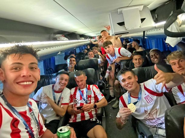 Estudiantes campeón: el festejo siguió en el balcón de la municipalidad