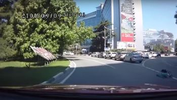 Una nena de tres años se cayó del baúl de un auto en movimiento Una nena de tres años se cayó del baúl de un auto en movimiento