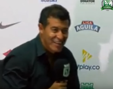 Jorge Almirón fue sorprendido por un animal en plena conferencia de prensa