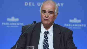 Gustavo Penadés, senador y ex integrante del Partido Nacional, acusado por explotación sexual y abuso de menores. Gustavo Penadés, senador y ex integrante del Partido Nacional, acusado por explotación sexual y abuso de menores.