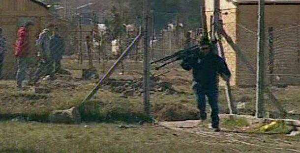 Un camarógrafo recupera el trípode que le robaron