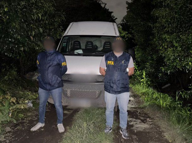 La camioneta en la cual trasladaban a las víctimas desde Santa Fe a Buenos Aires La camioneta en la cual trasladaban a las víctimas desde Santa Fe a Buenos Aires