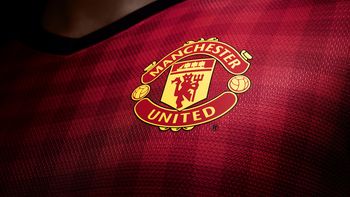 el manchester united firmo por 10 anos con adidas el contrato mas caro de la historia el manchester united firmo por 10 anos con adidas el contrato mas caro de la historia