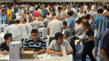 racing prefirio a un conocido: victor blanco fue reelecto racing prefirio a un conocido: victor blanco fue reelecto