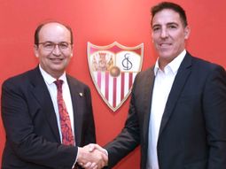 El DT argentino junto al Presidente del club andaluz El DT argentino junto al Presidente del club andaluz