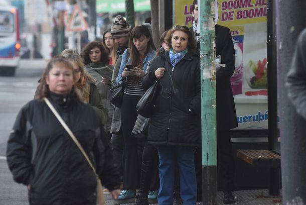 La suba en el transporte le cuesta a un trabajador el 13 por ciento de su sueldo