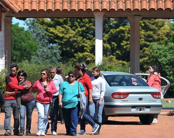 Familiares y amigos dan su último adiós a Jonathan Stramessi