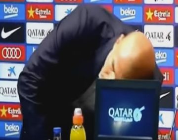 Insólito: mirá lo que hizo Zidane en plena conferencia en el Camp Nou