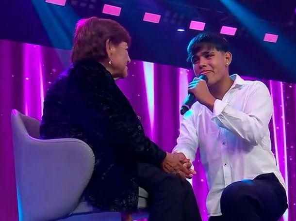 Un joven emocionó a Guido Kaczka con una canción para su abuela y se llevó una fortuna