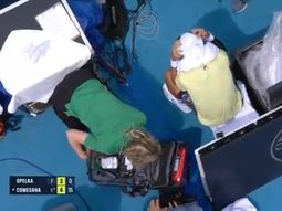 Fran Comesaña se descompuso en pleno partido y ganó el set igual en Cincinnati