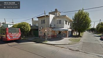 estaban discutiendo, llego la policia y le mordio la cara a su ex novia estaban discutiendo, llego la policia y le mordio la cara a su ex novia