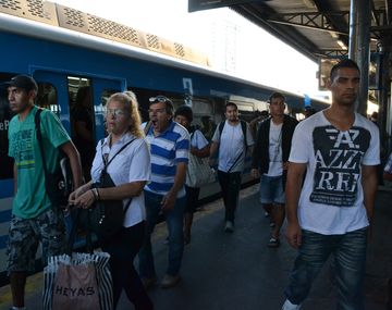 Ferroviarios dejan sin trenes a miles de usuarios del Sarmiento