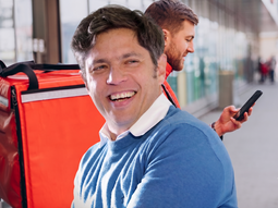Axel Kicillof impulsa una Ley para que los trabajadores de aplicaciones tengan seguro y botón de pánico Axel Kicillof impulsa una Ley para que los trabajadores de aplicaciones tengan seguro y botón de pánico