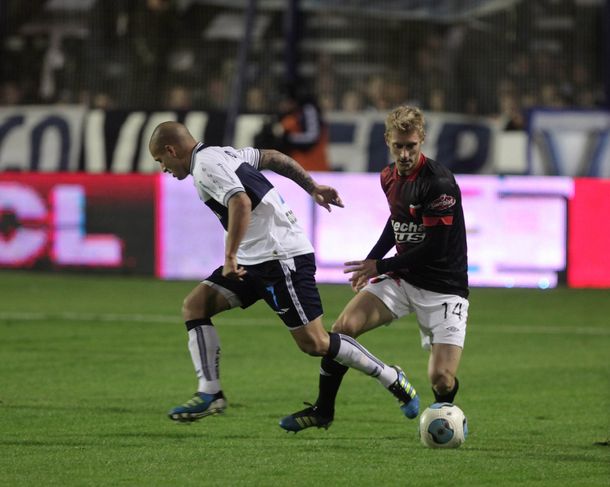 Gimnasia venció a Colón y quedó a tiro de la punta