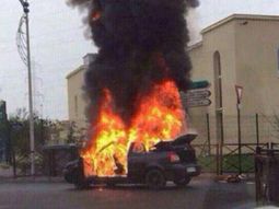 luego del atentado, exploto un auto frente a una sinagoga en paris luego del atentado, exploto un auto frente a una sinagoga en paris