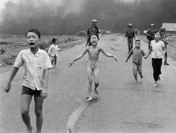 Facebook dejará subir la foto La niña del napalm