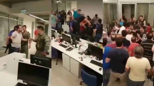 Periodistas de CNN Türk expulsaron a los soldados que intentaron tomar el canal