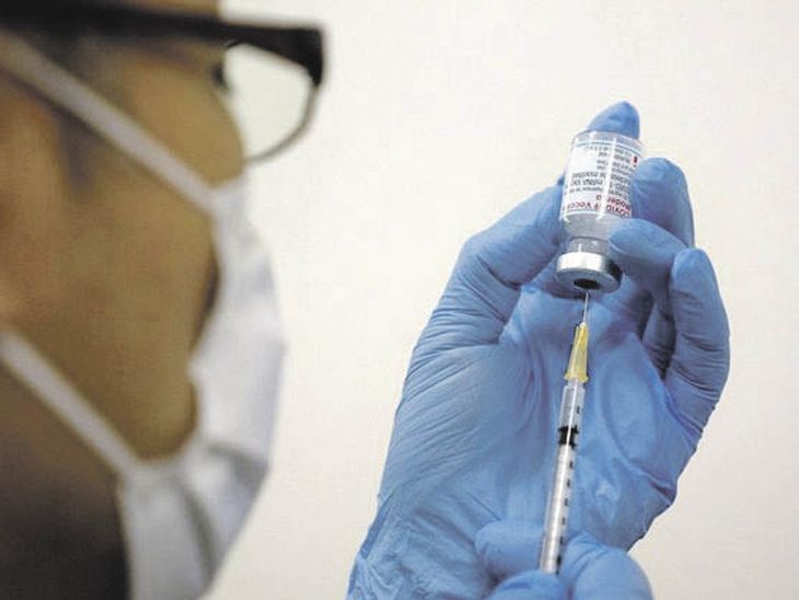 Aumentos. Las autoridades están muy preocupadas por la suba de casos y llaman a toda la población europea a vacunarse mientras imponen restricciones para detener el virus, pero que generan fuerte malestar.