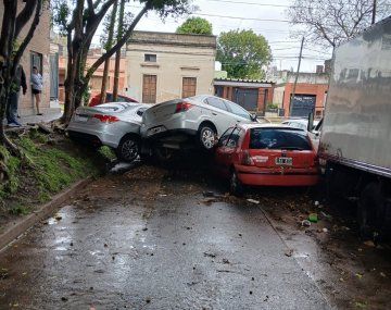 Desastre en San Martín: así quedaron los autos que estaban estacionados tras el temporal